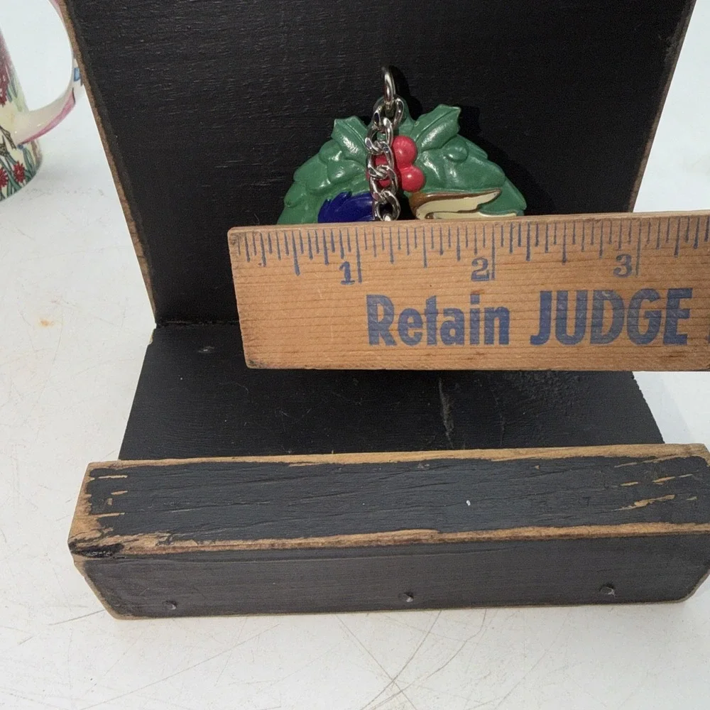 Vintage Looney Tunes Roadrunner & Wile E. Coyote Christmas Wreath PVC Keychain